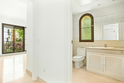 0049c6893d8bf2ce685488d640c7585d - 24