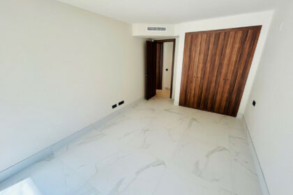 004bef303e22b74c4ab6b54713cbd040 - 14