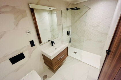 004bef303e22b74c4ab6b54713cbd040 - 18