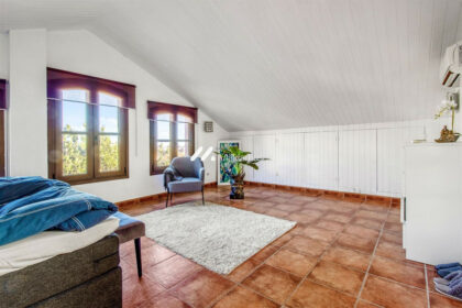 018c0f04c3b2fc3150696505452edccd - 17