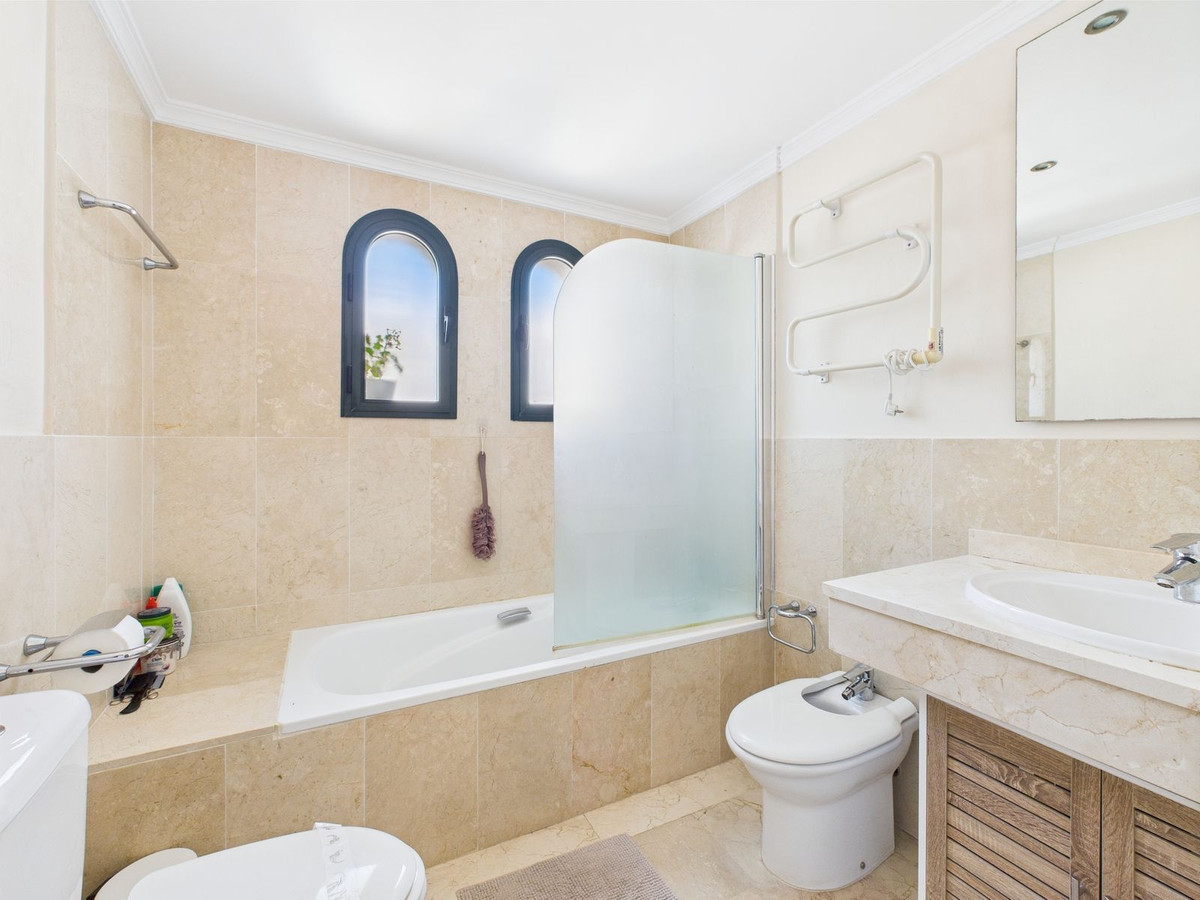 05345e961053329752b84c3cbc40720a - 18