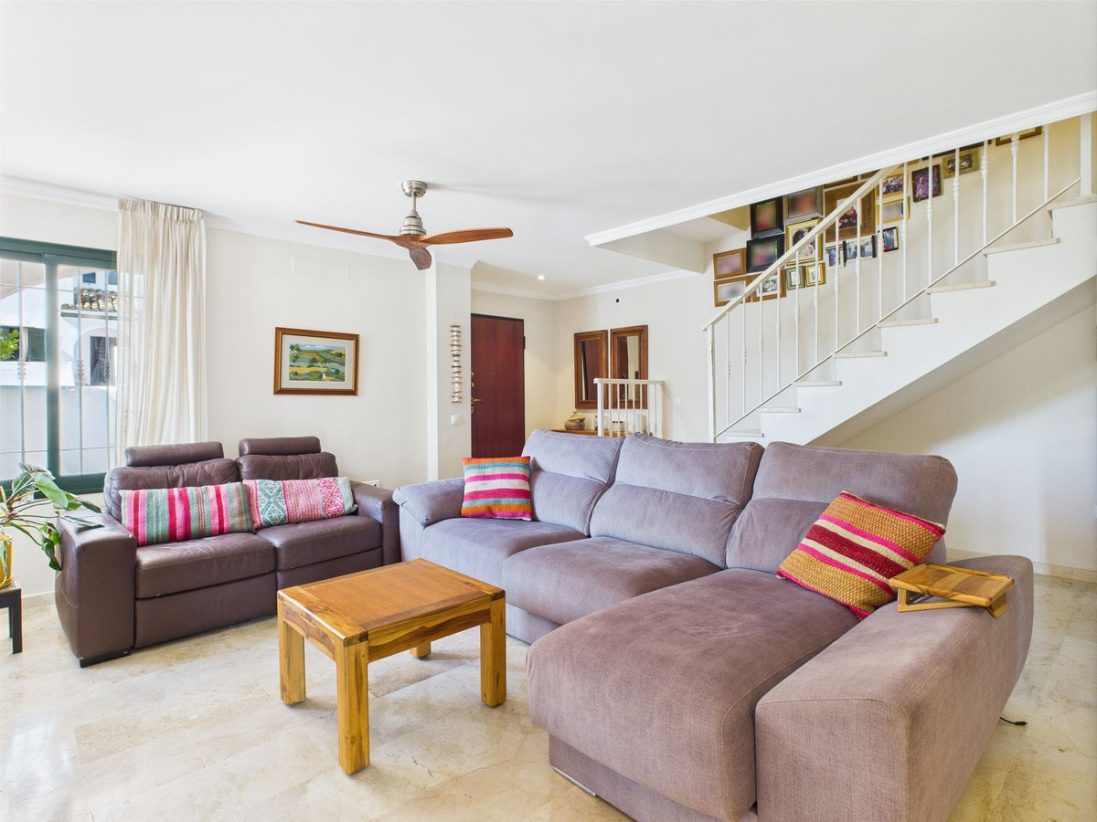 05345e961053329752b84c3cbc40720a - 2