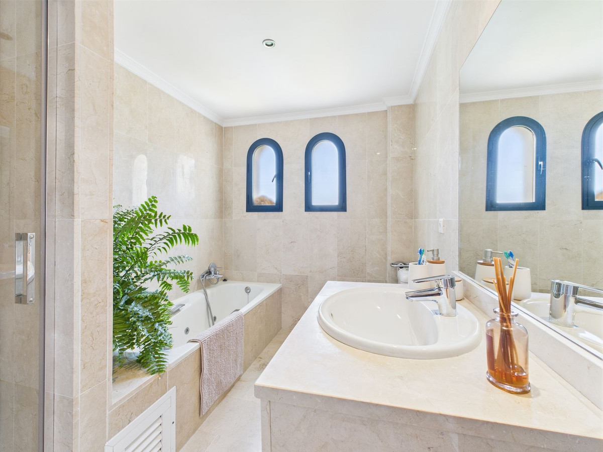 05345e961053329752b84c3cbc40720a - 21