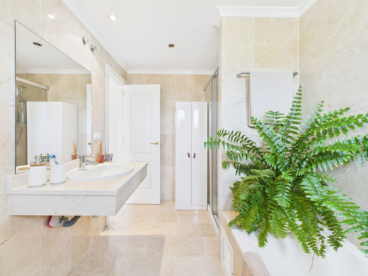 05345e961053329752b84c3cbc40720a - 22