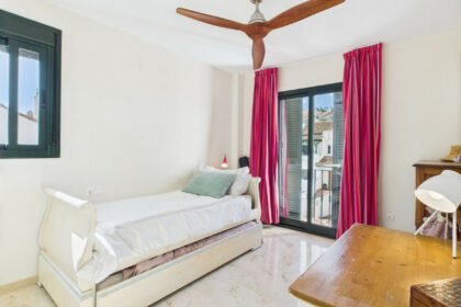 05345e961053329752b84c3cbc40720a - 24