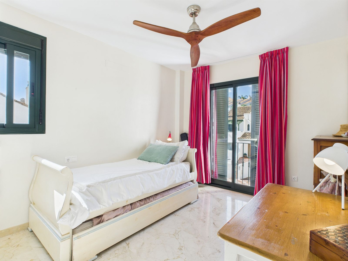 05345e961053329752b84c3cbc40720a - 24