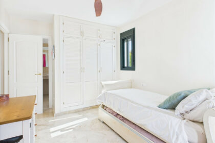 05345e961053329752b84c3cbc40720a - 25