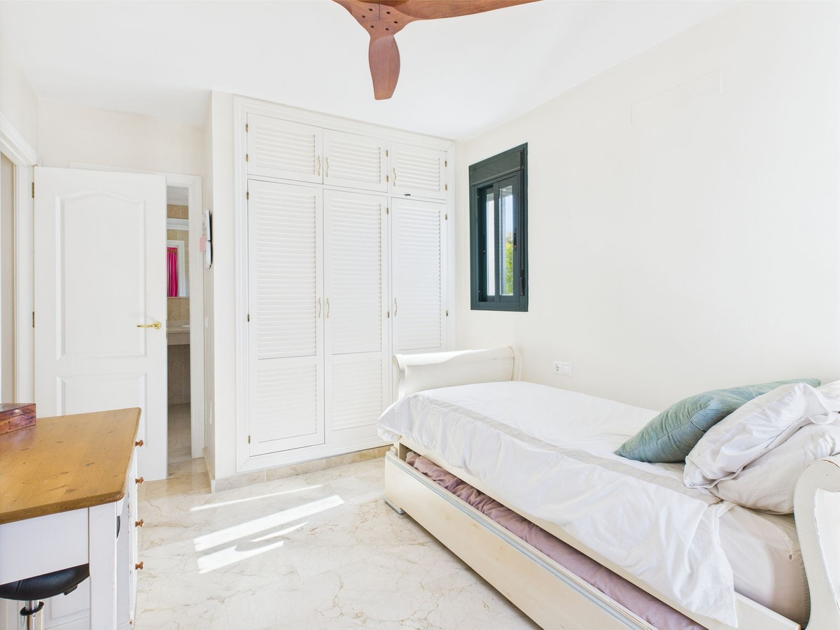 05345e961053329752b84c3cbc40720a - 25