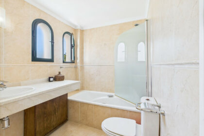 05345e961053329752b84c3cbc40720a - 26