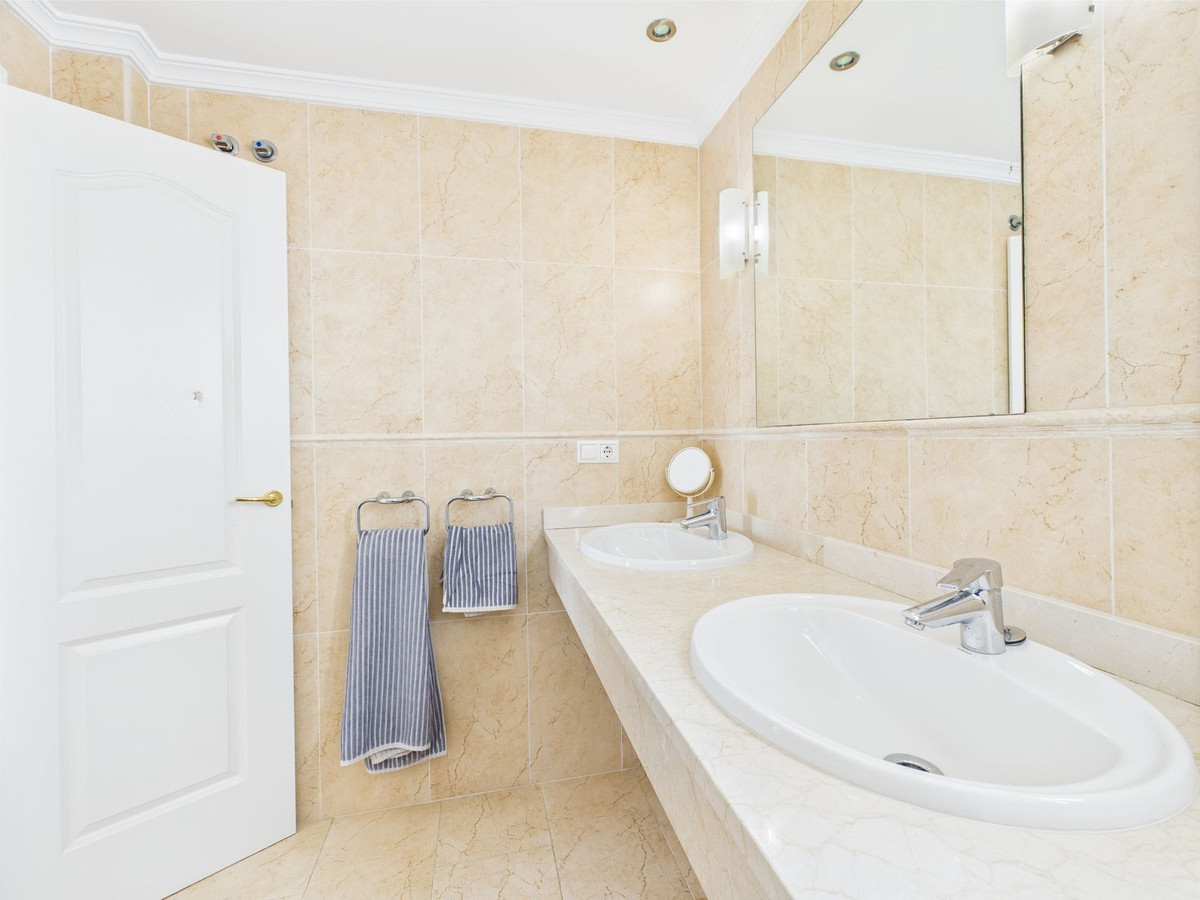 05345e961053329752b84c3cbc40720a - 27