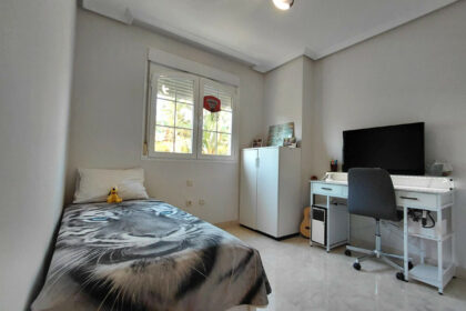 05c7151a92d346f03709b186886cdfa9 - 12