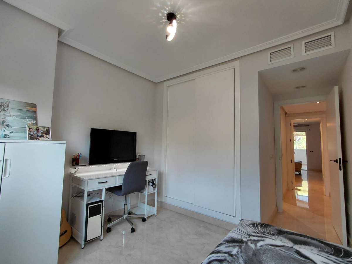 05c7151a92d346f03709b186886cdfa9 - 14