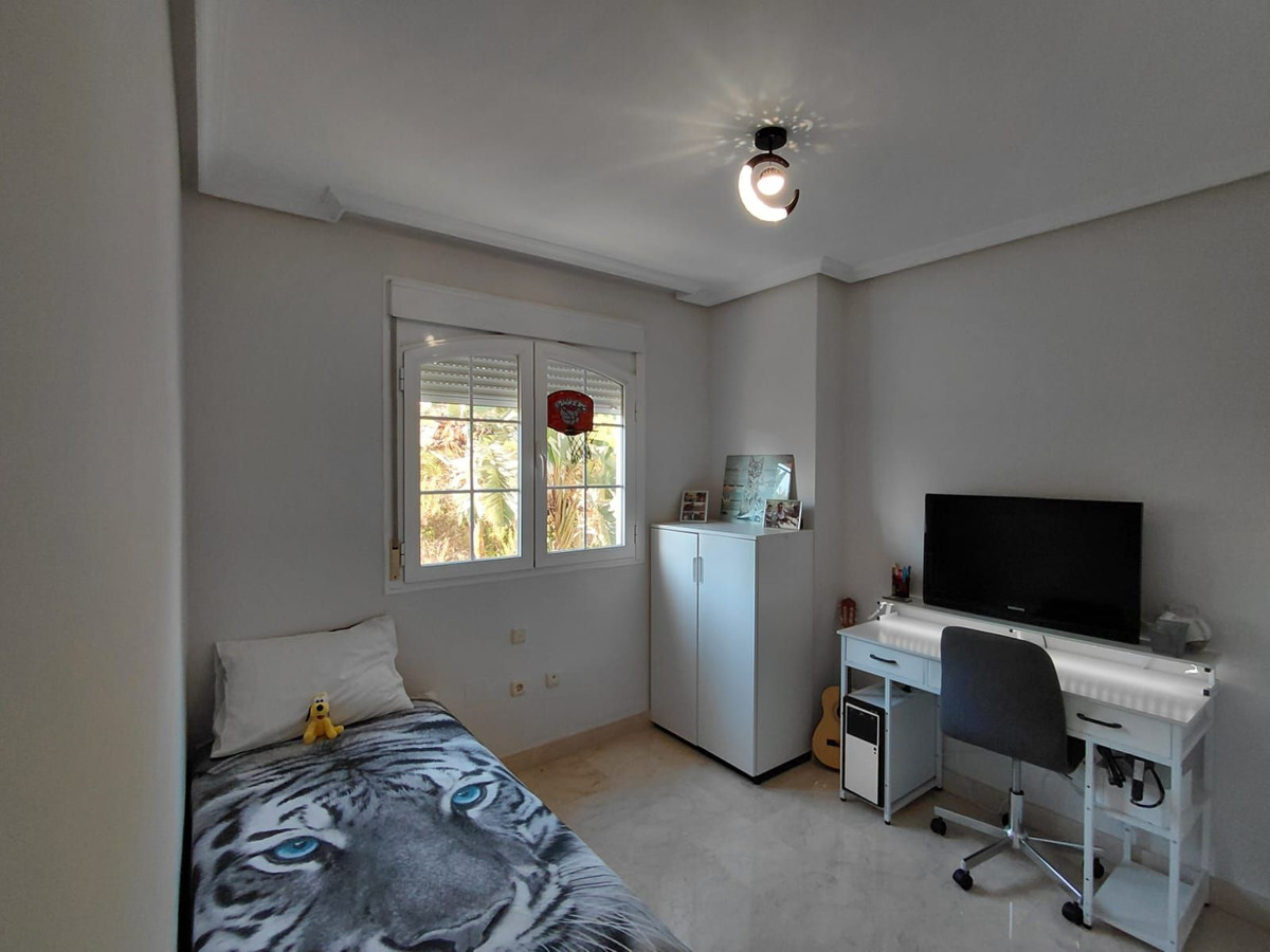 05c7151a92d346f03709b186886cdfa9 - 15