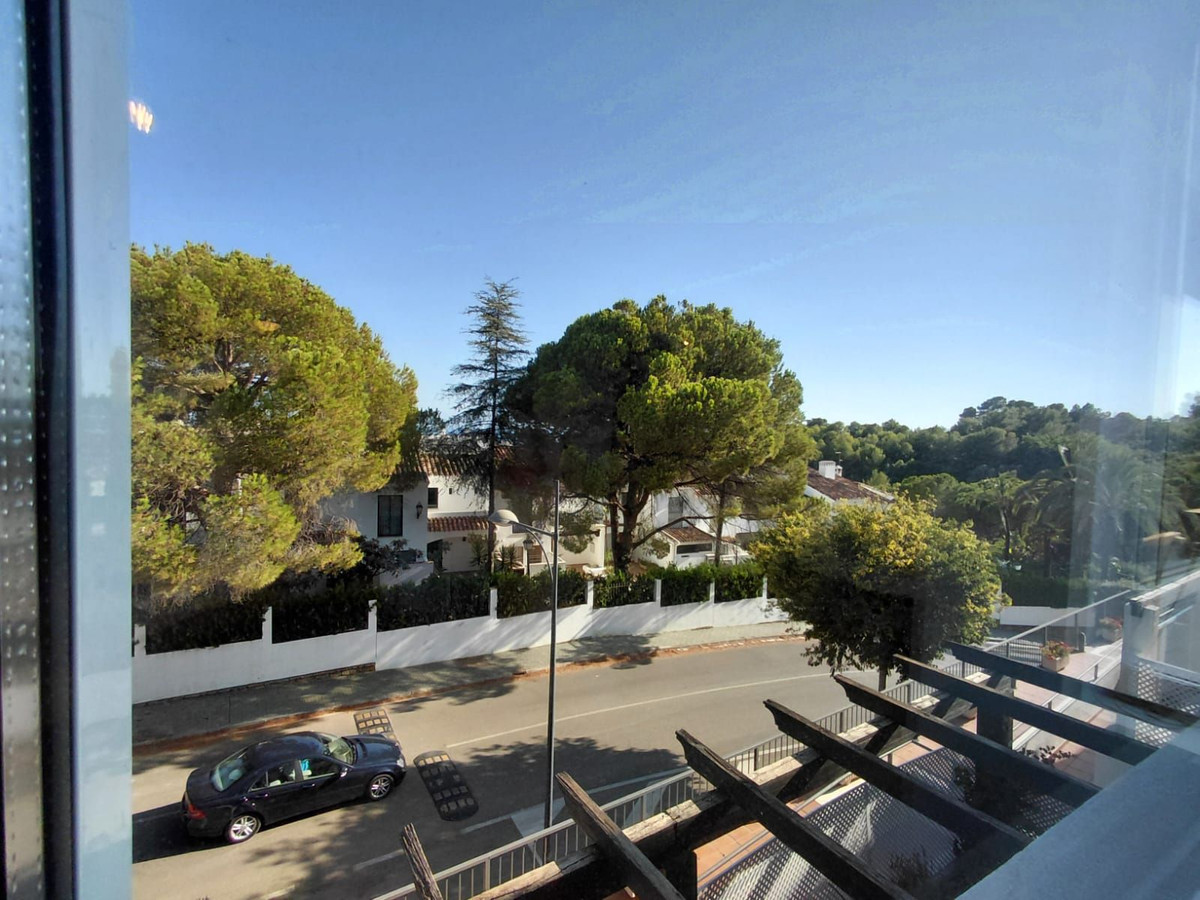 05c7151a92d346f03709b186886cdfa9 - 18