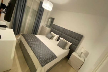 07e35af39bcdf2f26508a6e7788b4480 - 18