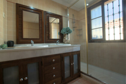 095fe464f60a9ded025c13322bb9d15e - 38