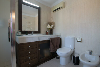 095fe464f60a9ded025c13322bb9d15e - 42