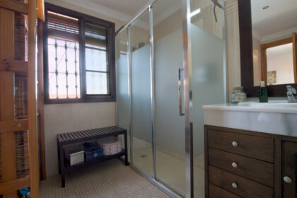 095fe464f60a9ded025c13322bb9d15e - 43