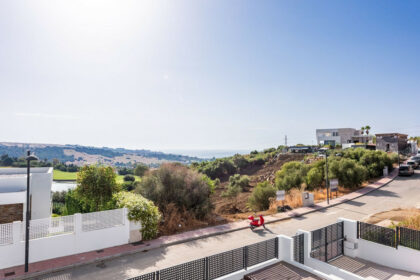 09858aa4bbc26a33957c2993a1cd142b - 15