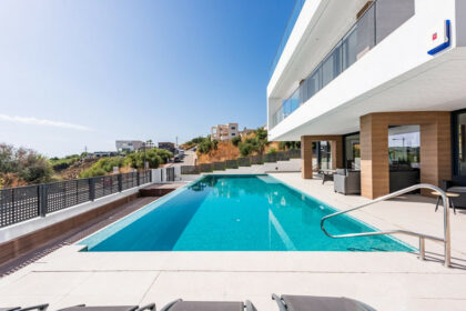 09858aa4bbc26a33957c2993a1cd142b - 33