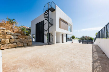 09858aa4bbc26a33957c2993a1cd142b - 35