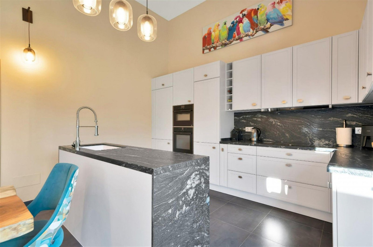 0b6e03a390fa61944633b29813b294ef - 10