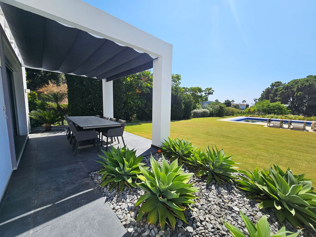 0b6e03a390fa61944633b29813b294ef - 12