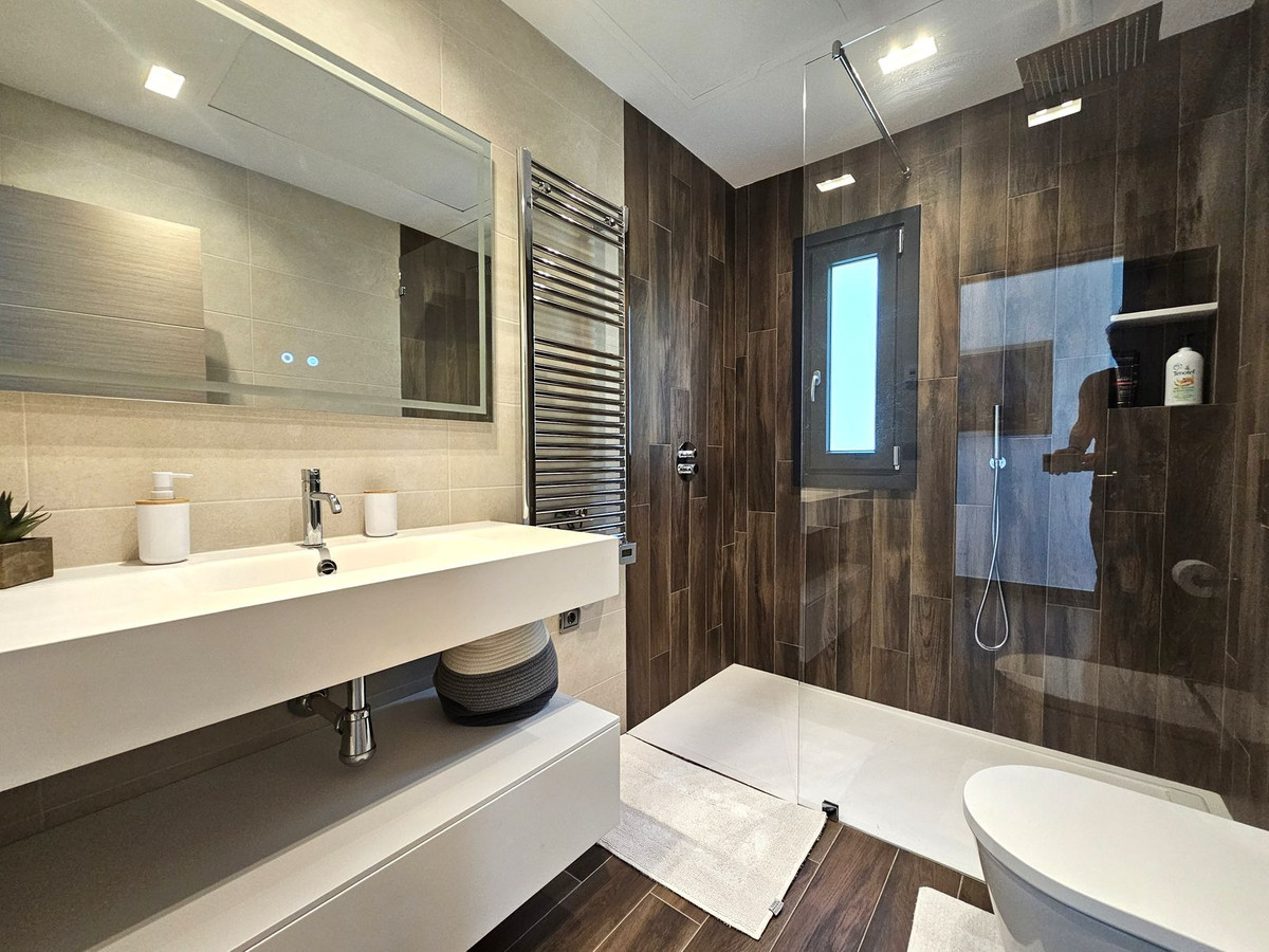 0b6e03a390fa61944633b29813b294ef - 24