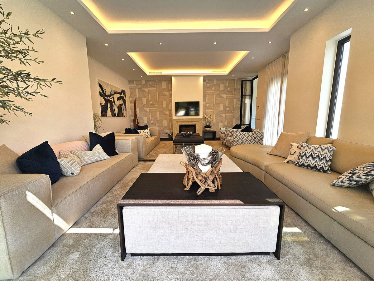 0b6e03a390fa61944633b29813b294ef - 3