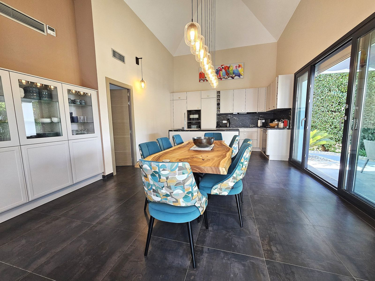 0b6e03a390fa61944633b29813b294ef - 9