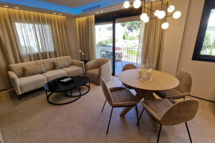 0f9f4b1b8c87e4a6885118c27f048324 - 13