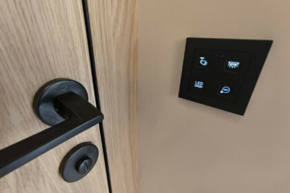 0f9f4b1b8c87e4a6885118c27f048324 - 19