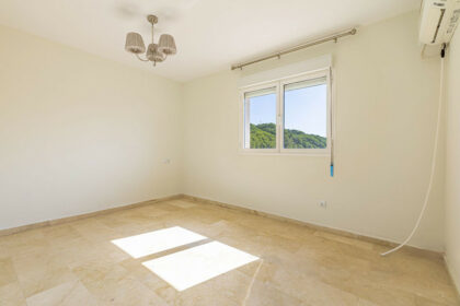 10e71120390c104b46b055752f2d9d19 - 10