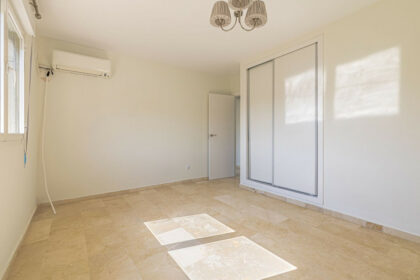 10e71120390c104b46b055752f2d9d19 - 11