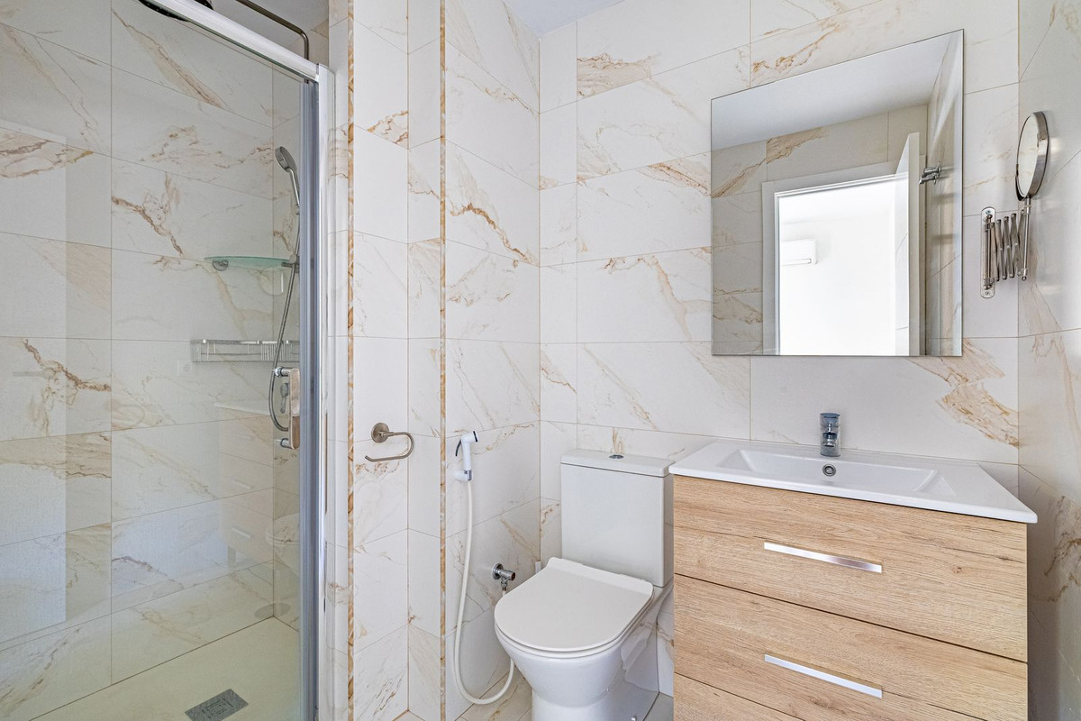 10e71120390c104b46b055752f2d9d19 - 15