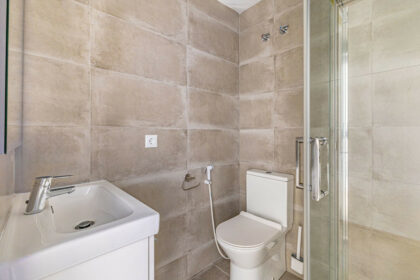 10e71120390c104b46b055752f2d9d19 - 18