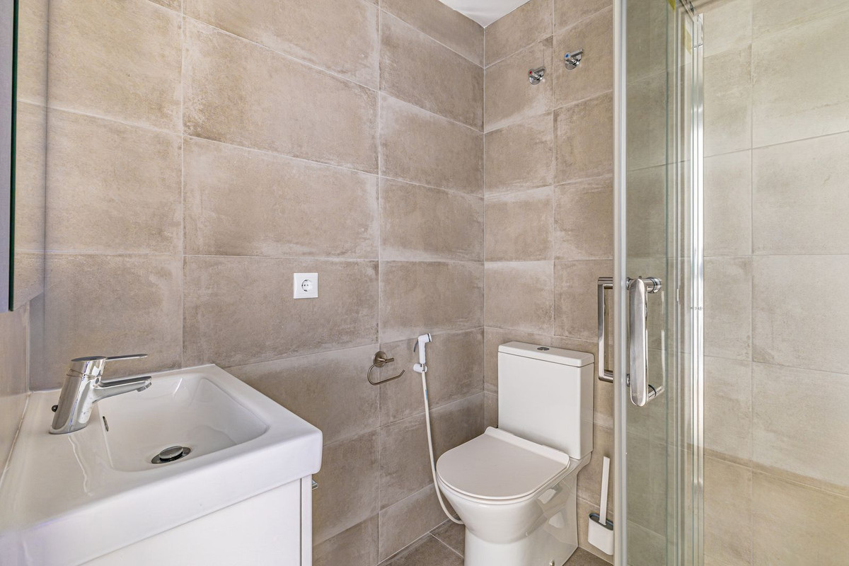 10e71120390c104b46b055752f2d9d19 - 18