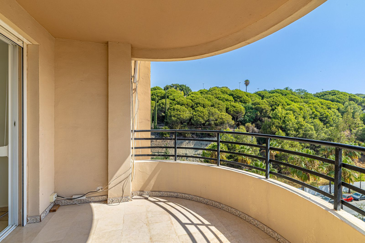 10e71120390c104b46b055752f2d9d19 - 3