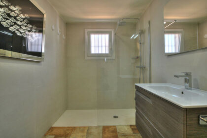 112066b824193a0c5e0e5927f57643e5 - 10