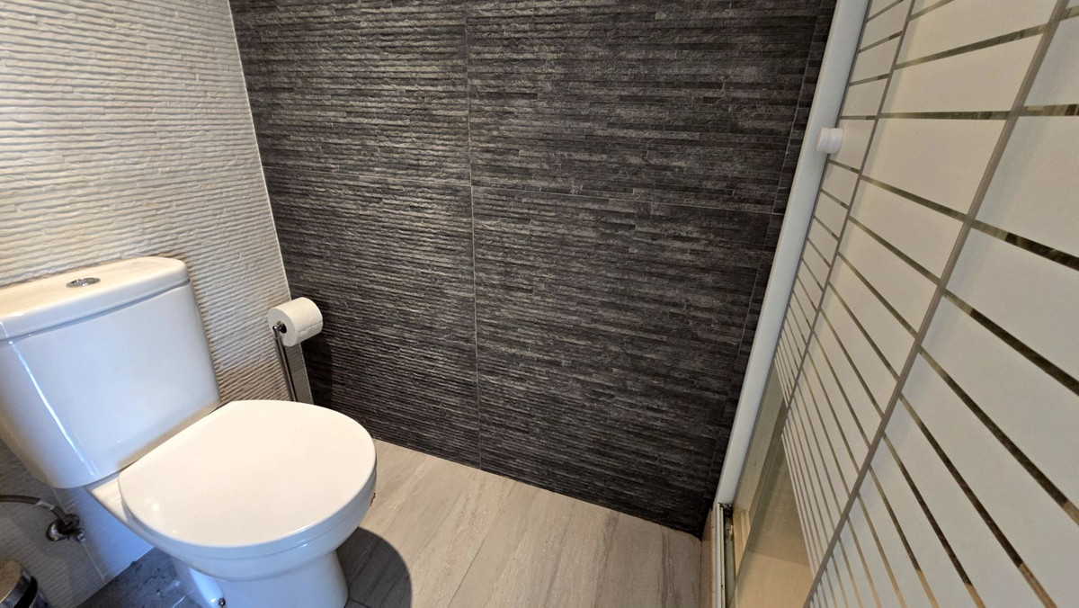 132ecda53a2196fe2150bb0e003887f8 - 10