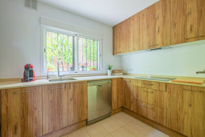 138a45af14db157a311287e05824250f - 9