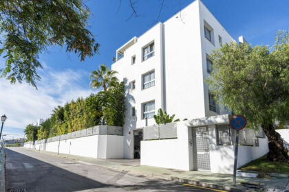 1f0de070f94754504caca40df91d1a63 - 27