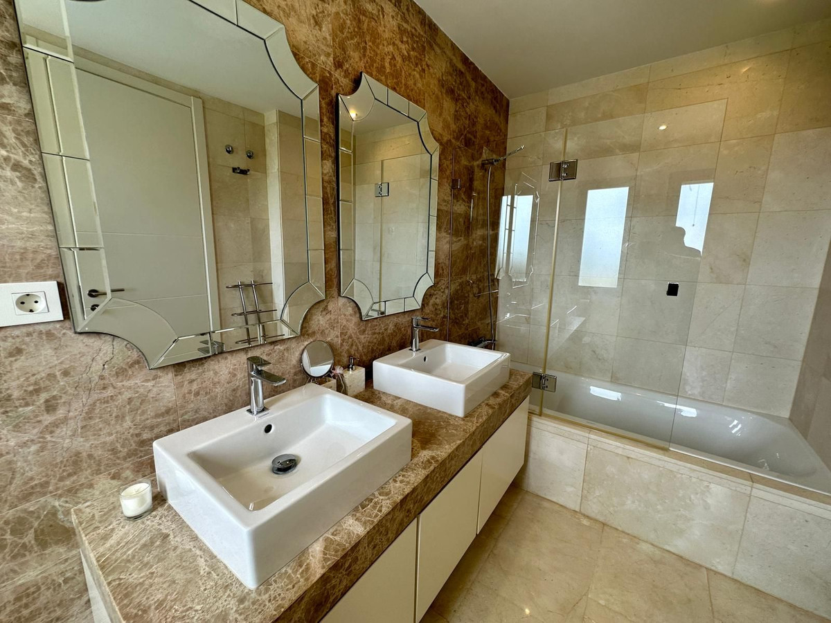 1feba869f4a572ed6c2edf9f5139cd71 - 70