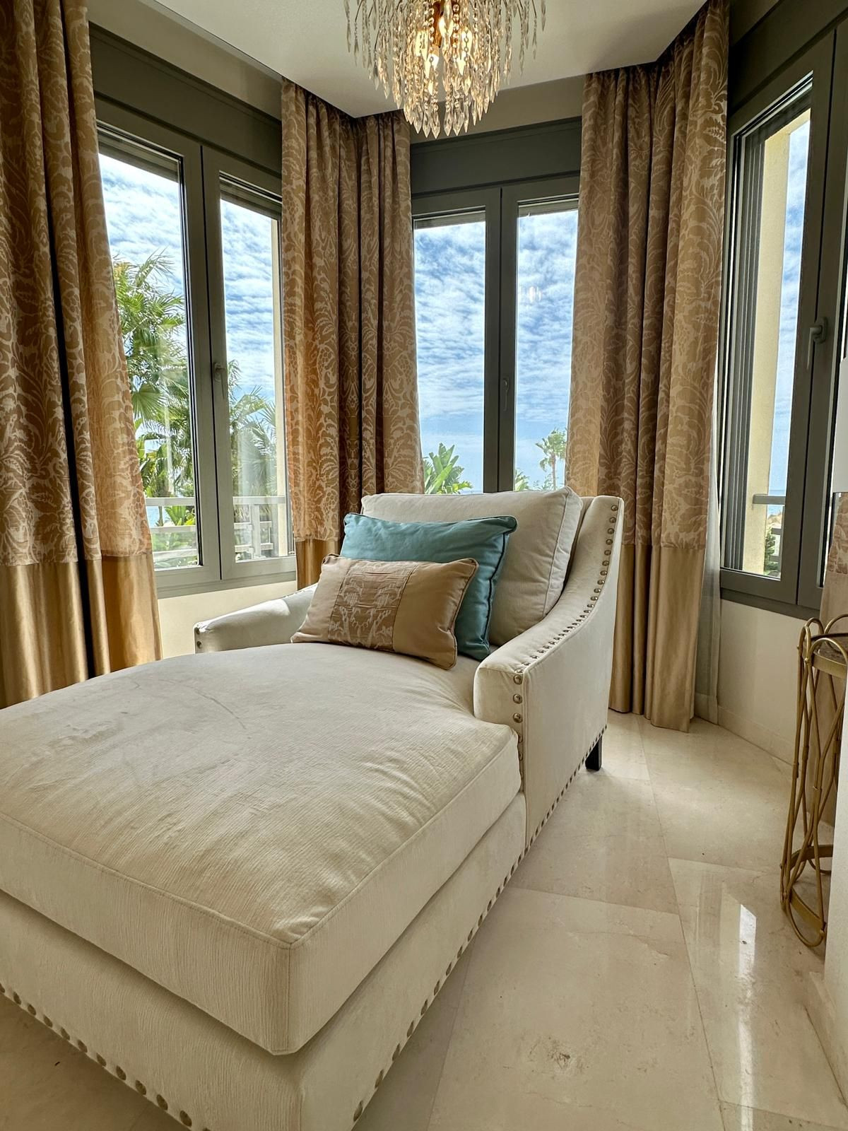 1feba869f4a572ed6c2edf9f5139cd71 - 76