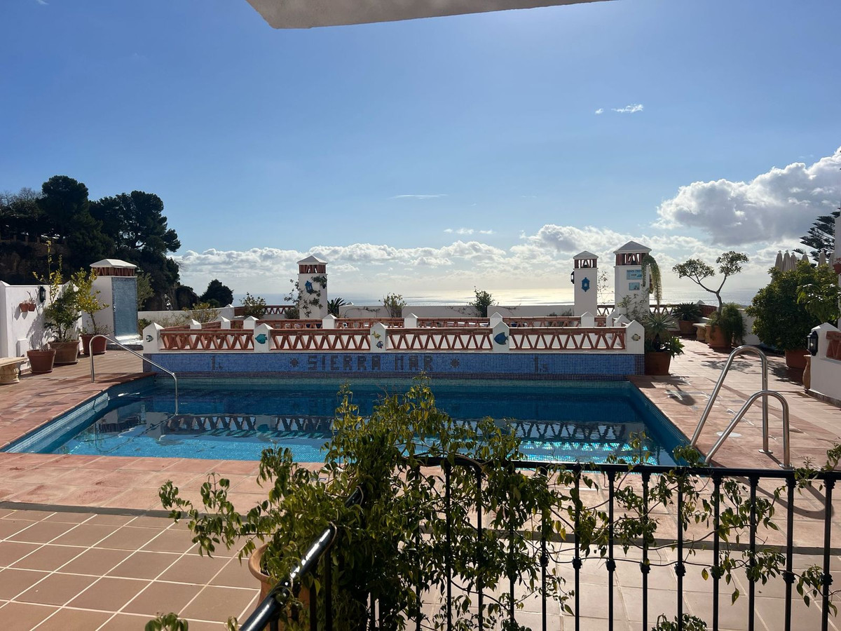 2137971f2cd845811cb9ca2409c31738 - 1