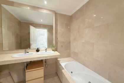 2ca1c10abe6ad4cbb9cb44c8f109a73b - 21