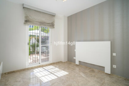 2e292befc233dcdc51921c9476598675 - 12