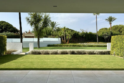 39e0ddd75740c37665314ce672a09c73 - 12