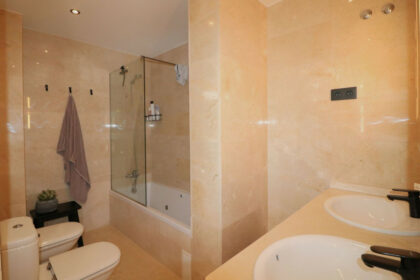 418ff17c889b9135ab0a97c946670ecf - 18