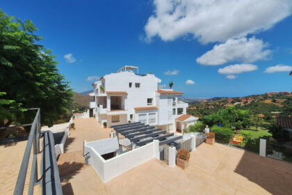 418ff17c889b9135ab0a97c946670ecf - 23